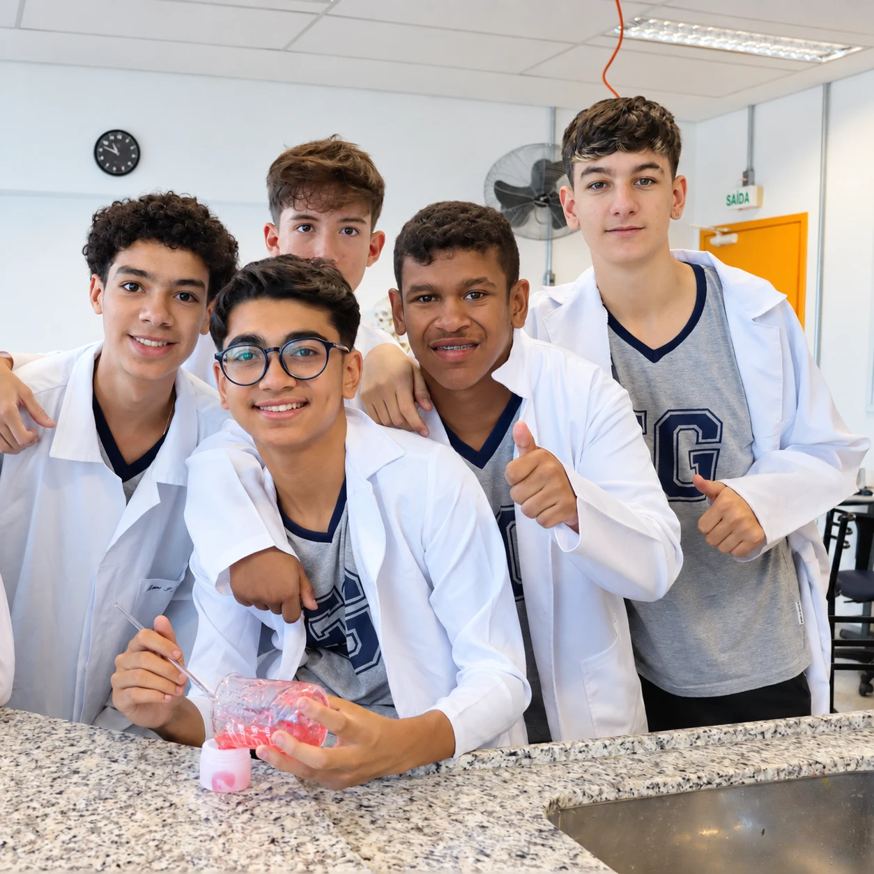 Estudantes do Ensino Médio do Colégio Eduardo Gomes